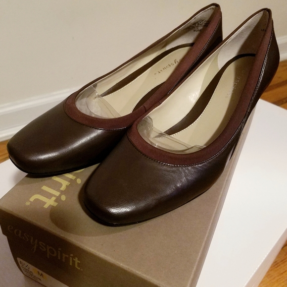 NWB Brown Leather Easy Spirit Heels - Picture 2 of 6